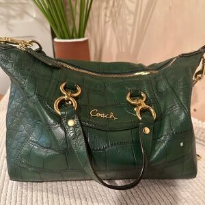 Coach green leather bag Hand straps and shoulder strap gold hardware